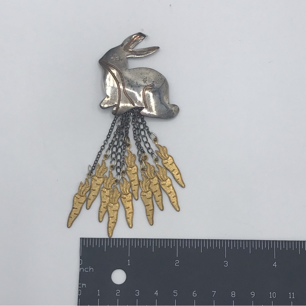 Bunny Rabbit Dangling Carrots Pin Brooch - Picture 10 of 10